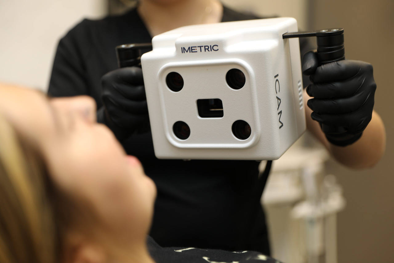 Digitale Kamera iMetric bei der Erfassung des Gebisses in der MALO CLINIC Prague