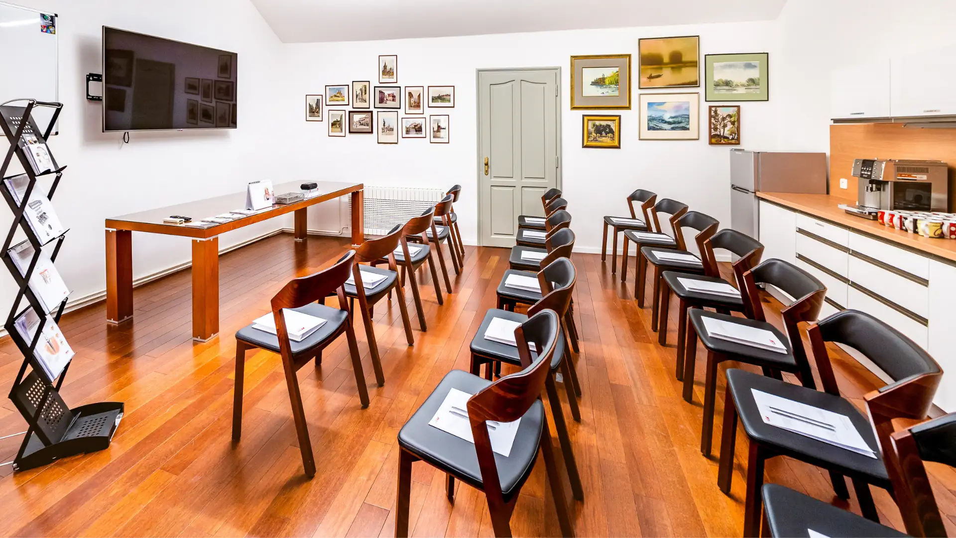 Besprechungsraum der MALO CLINIC Prague